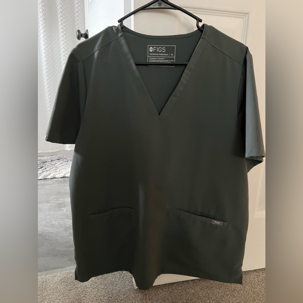 FIGS - Casma Three-Pocket Scrub Top